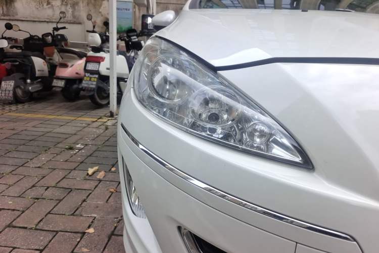 Used Peugeot 408 2013 2.0L Automatic Comfort Edition Right Front Headlight