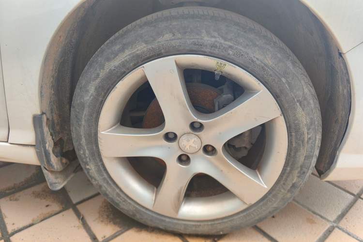 Used Peugeot 408 2013 2.0L Automatic Luxury Edition Right Front Wheel Hub