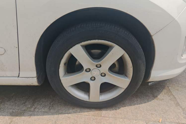 Used Peugeot 408 2013 2.0L Manual Comfort Edition Right Front Wheel Hub