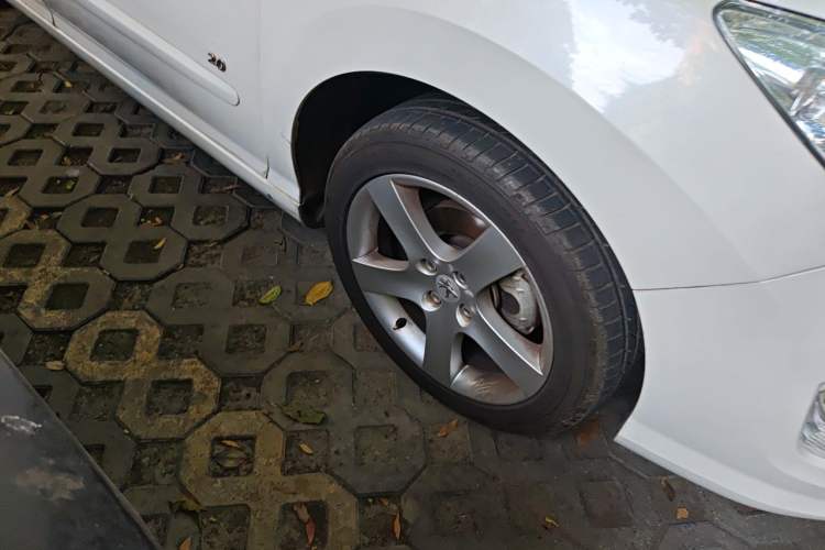 Used Peugeot 408 2013 2.0L Automatic Comfort Edition Right Front Wheel Hub