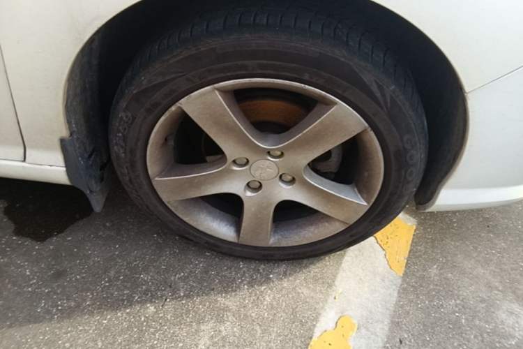 Used Peugeot 408 2013 2.0L Automatic Comfort Edition Right Front Wheel Hub
