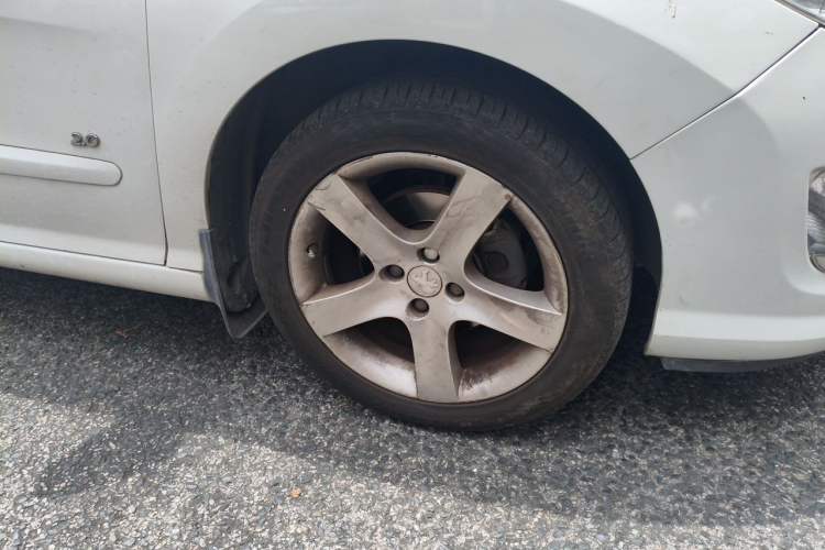 Used Peugeot 408 2013 2.0L Automatic Comfort Edition Right Front Wheel Hub