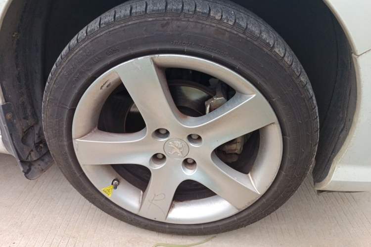Used Peugeot 408 2013 2.0L Manual Comfort Edition Right Front Wheel Hub