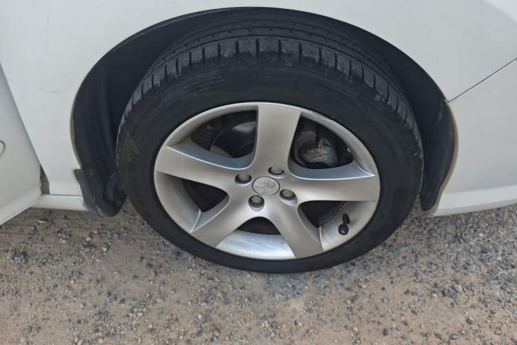Used Peugeot 408 2013 2.0L Automatic Comfort Edition Right Front Wheel Hub