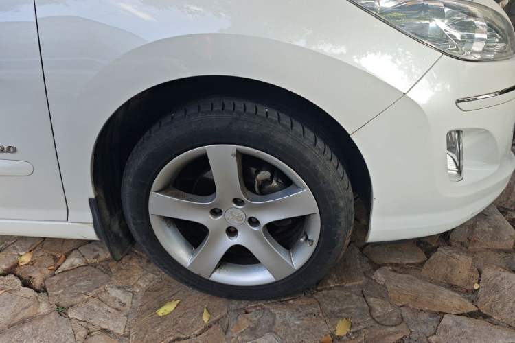 Used Peugeot 408 2013 2.0L Automatic Comfort Edition Right Front Wheel Hub