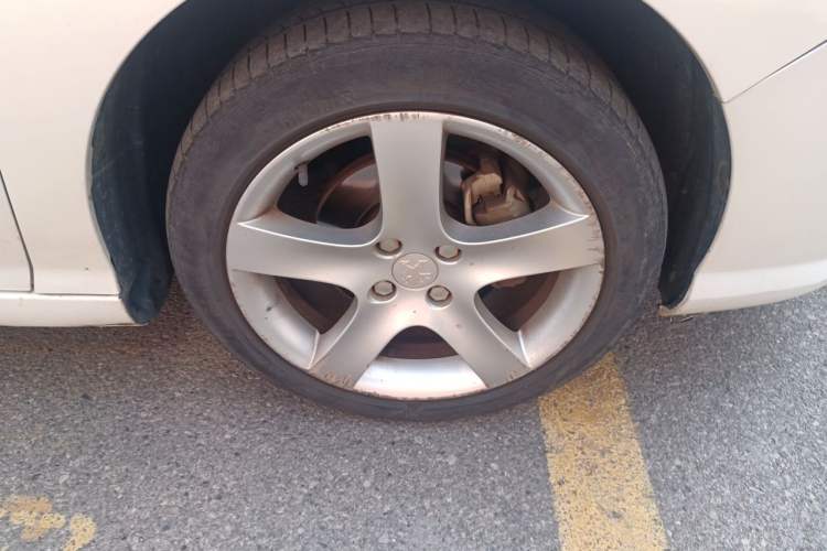 Used Peugeot 408 2013 2.0L Automatic Luxury Edition Right Front Wheel Hub
