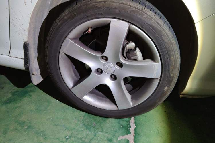 Used Peugeot 408 2013 2.0L Automatic Comfort Edition Right Front Wheel Hub