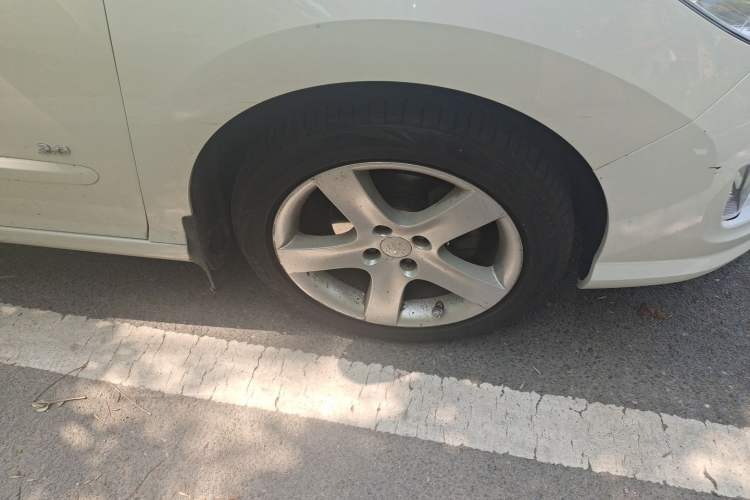 Used Peugeot 408 2013 2.0L Manual Comfort Edition Right Front Wheel Hub
