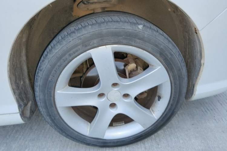 Used Peugeot 408 2013 2.0L Automatic Comfort Edition Right Front Wheel Hub