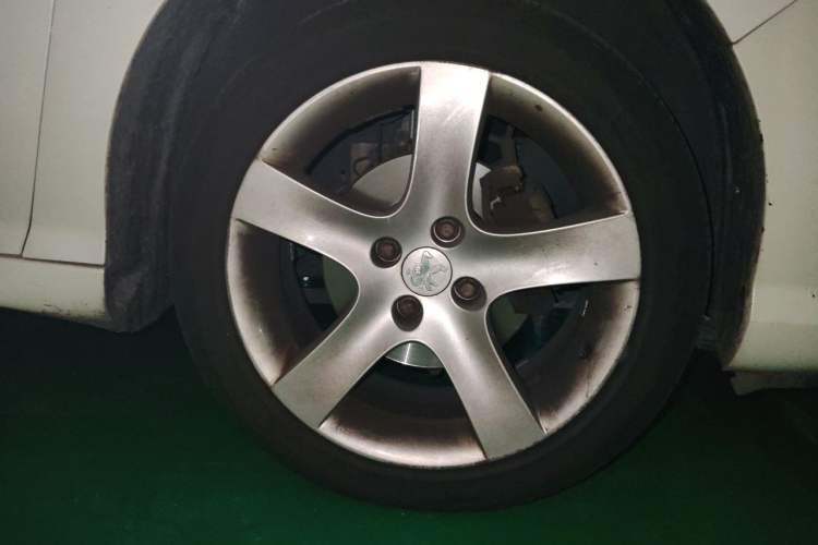 Used Peugeot 408 2013 2.0L Automatic Comfort Edition Right Front Wheel Hub