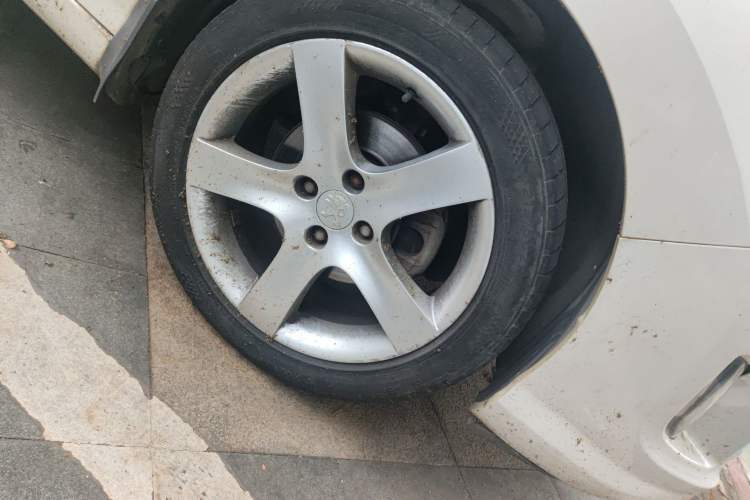 Used Peugeot 408 2013 2.0L Automatic Comfort Edition Right Front Wheel Hub