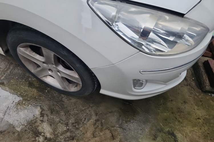 Used Peugeot 408 2013 2.0L Automatic Luxury Edition Right Front Wheel Hub