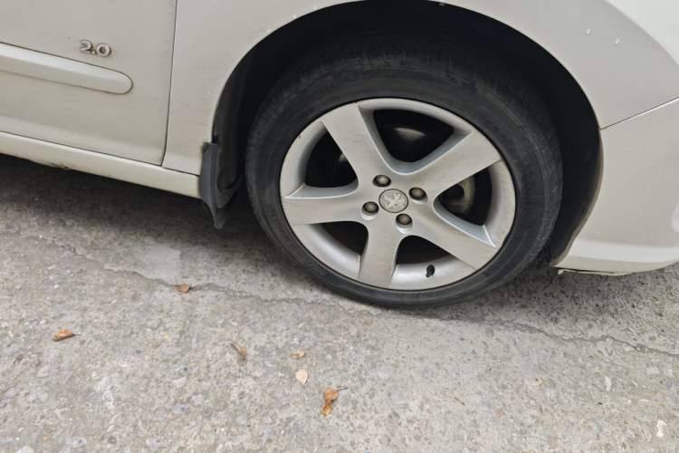 Used Peugeot 408 2013 2.0L Manual Comfort Edition Right Front Wheel Hub