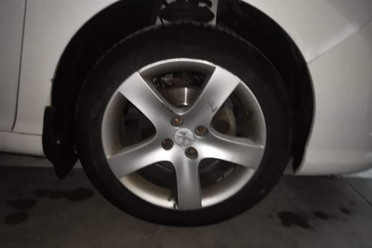 Used Peugeot 408 2013 2.0L Automatic Comfort Edition Right Front Wheel Hub