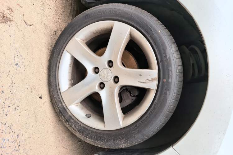 Used Peugeot 408 2013 2.0L Connected Car Luxury Edition Right Front Wheel Hub