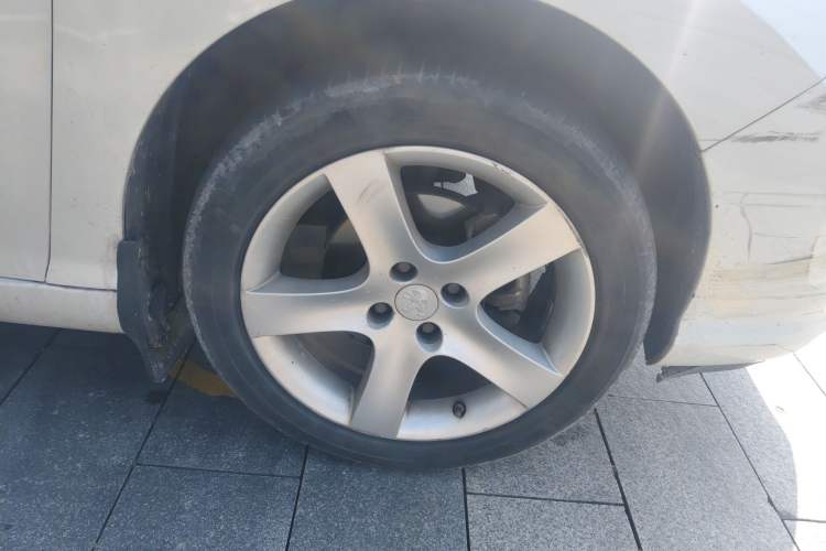 Used Peugeot 408 2013 2.0L Manual Comfort Edition Right Front Wheel Hub