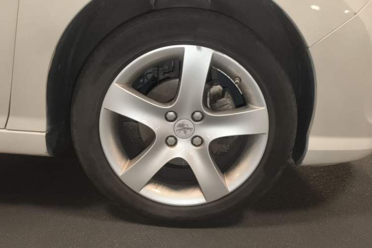 Used Peugeot 408 2013 2.0L Manual Luxury Edition Right Front Wheel Hub
