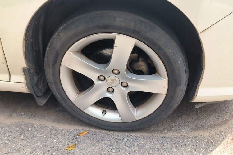 Used Peugeot 408 2013 2.0L Manual Comfort Edition Right Front Wheel Hub