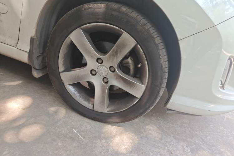 Used Peugeot 408 2013 2.0L Automatic Comfort Edition Right Front Wheel Hub