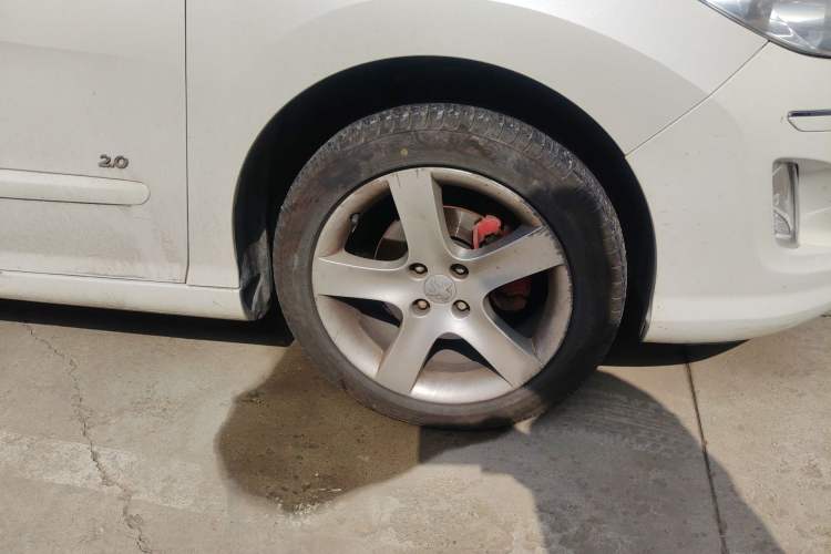 Used Peugeot 408 2013 2.0L Manual Comfort Edition Right Front Wheel Hub