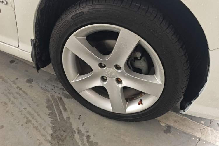 Used Peugeot 408 2013 2.0L Automatic Comfort Edition Right Front Wheel Hub