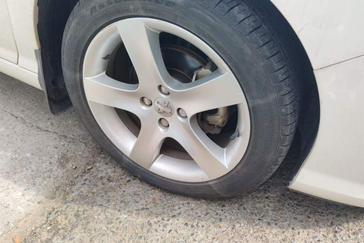 Used Peugeot 408 2013 2.0L Automatic Luxury Edition Right Front Wheel Hub
