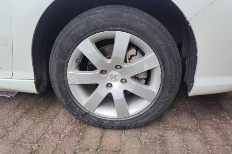 Used Peugeot 408 2013 1.6L Automatic Comfort Edition Right Front Wheel Hub