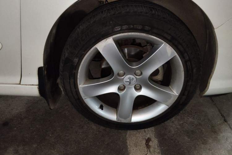 Used Peugeot 408 2013 2.0L Automatic Comfort Edition Right Front Wheel Hub