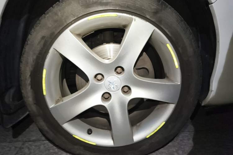 Used Peugeot 408 2013 2.0L Automatic Comfort Edition Right Front Wheel Hub