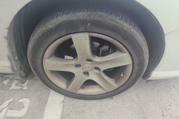 Used Peugeot 408 2013 2.0L Manual Comfort Edition Right Front Wheel Hub