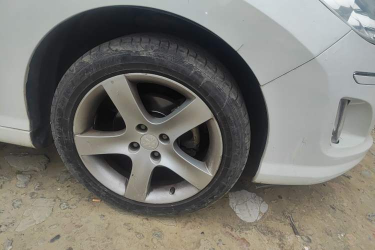 Used Peugeot 408 2013 2.0L Manual Comfort Edition Right Front Wheel Hub