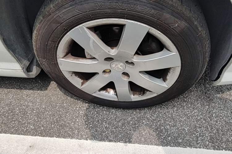Used Peugeot 408 2013 1.6L Automatic Comfort Edition Right Front Wheel Hub