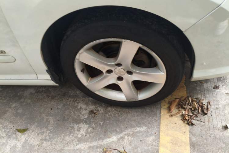 Used Peugeot 408 2013 2.0L Automatic Comfort Edition Right Front Wheel Hub