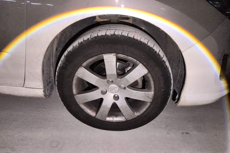 Used Peugeot 408 2013 1.6L Automatic Comfort Edition Right Front Wheel Hub