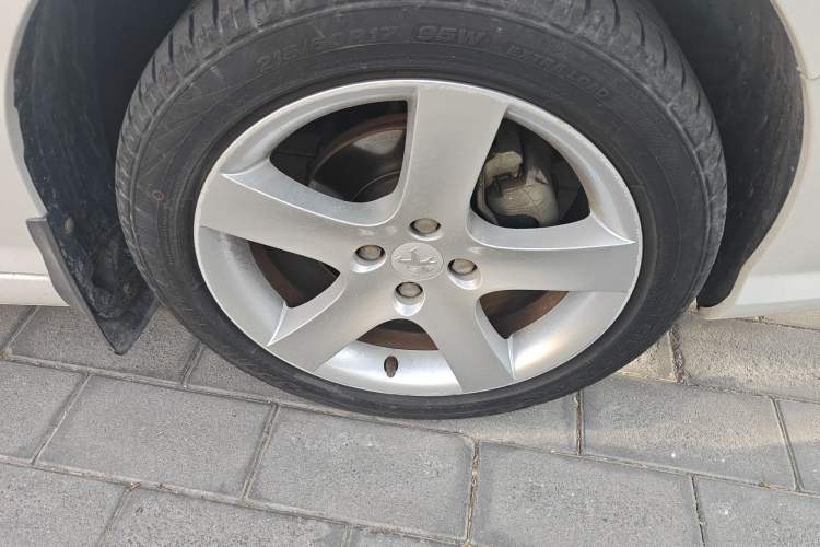 Used Peugeot 408 2013 2.0L Automatic Luxury Edition Right Front Wheel Hub