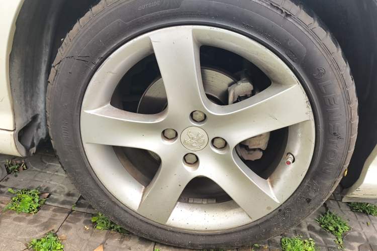 Used Peugeot 408 2013 2.0L Automatic Comfort Edition Right Front Wheel Hub