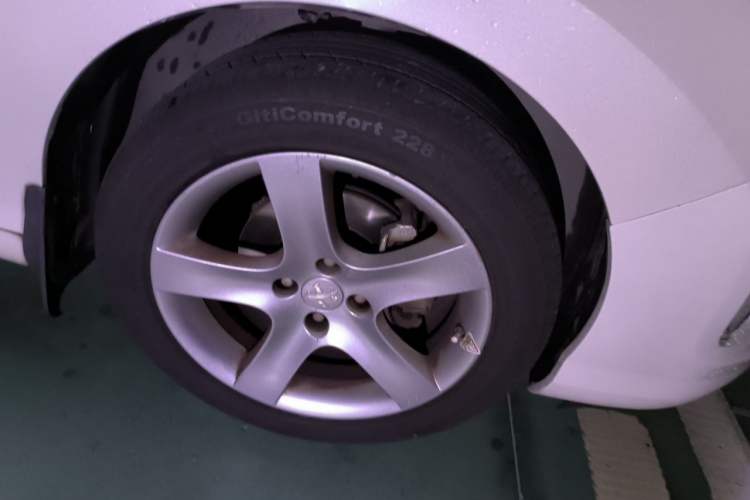 Used Peugeot 408 2013 2.0L Automatic Luxury Edition Right Front Wheel Hub