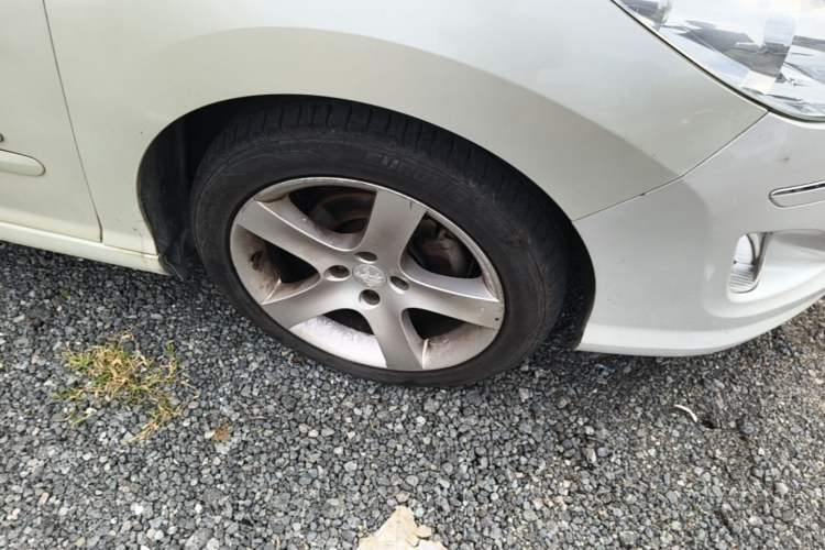 Used Peugeot 408 2013 2.0L Automatic Comfort Edition Right Front Wheel Hub