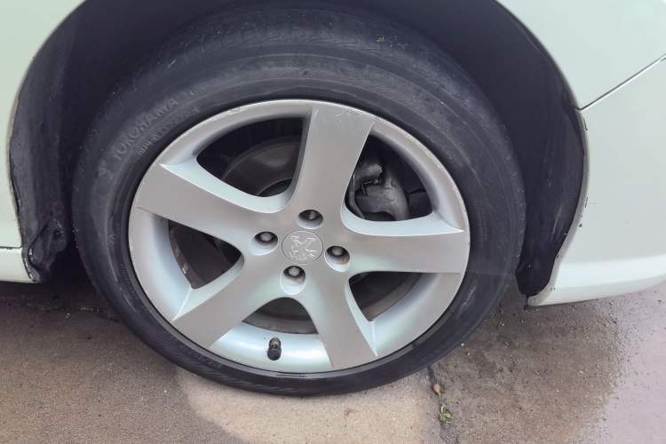 Used Peugeot 408 2013 2.0L Automatic Comfort Edition Right Front Wheel Hub
