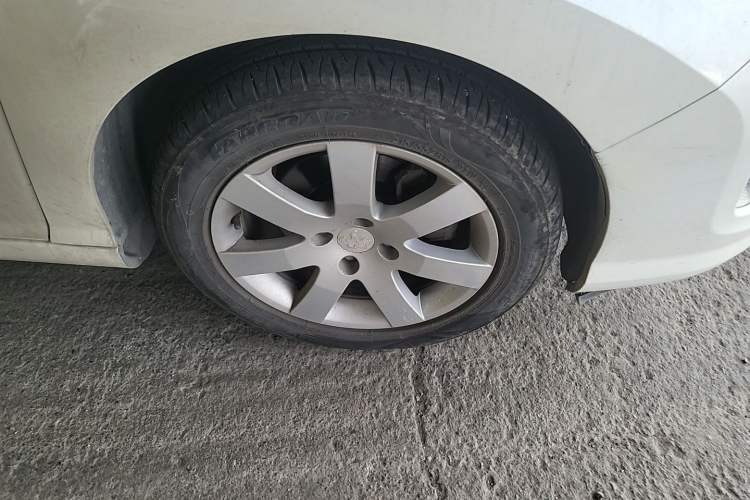 Used Peugeot 408 2013 1.6L Automatic Comfort Edition Right Front Wheel Hub