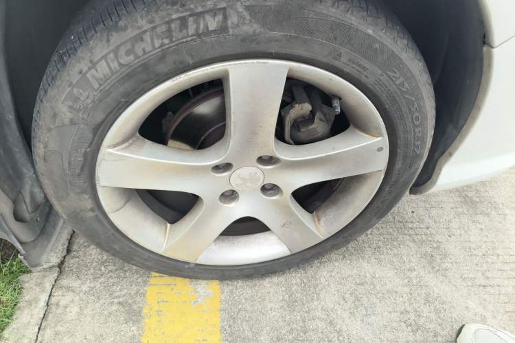 Used Peugeot 408 2013 2.0L Connected Car Luxury Edition Right Front Wheel Hub