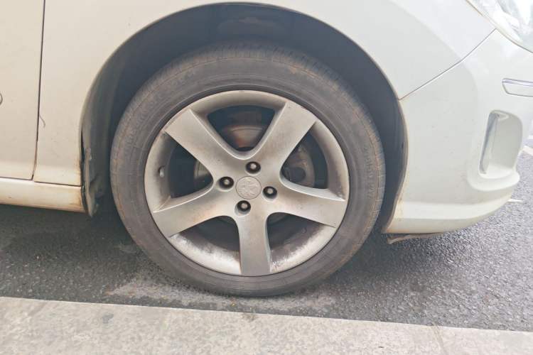 Used Peugeot 408 2013 2.0L Automatic Comfort Edition Right Front Wheel Hub