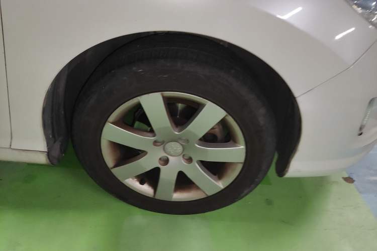 Used Peugeot 408 2013 1.6L Automatic Comfort Edition Right Front Wheel Hub