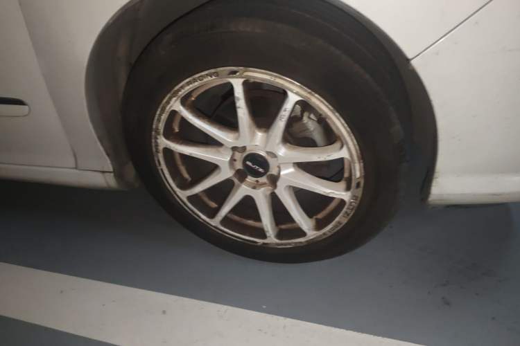 Used Peugeot 408 2013 2.0L Automatic Comfort Edition Right Front Wheel Hub