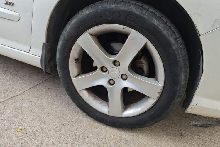 Used Peugeot 408 2013 2.0L Automatic Comfort Edition Right Front Wheel Hub