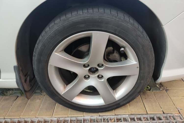 Used Peugeot 408 2013 2.0L Automatic Comfort Edition Right Front Wheel Hub
