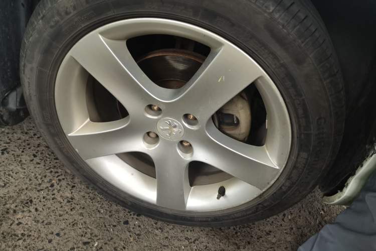 Used Peugeot 408 2013 2.0L Automatic Comfort Edition Right Front Wheel Hub