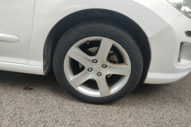 Used Peugeot 408 2013 2.0L Automatic Comfort Edition Right Front Wheel Hub