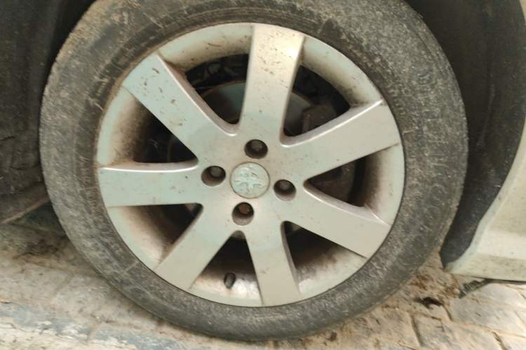 Used Peugeot 408 2013 1.6L Manual Comfort Edition Right Front Wheel Hub