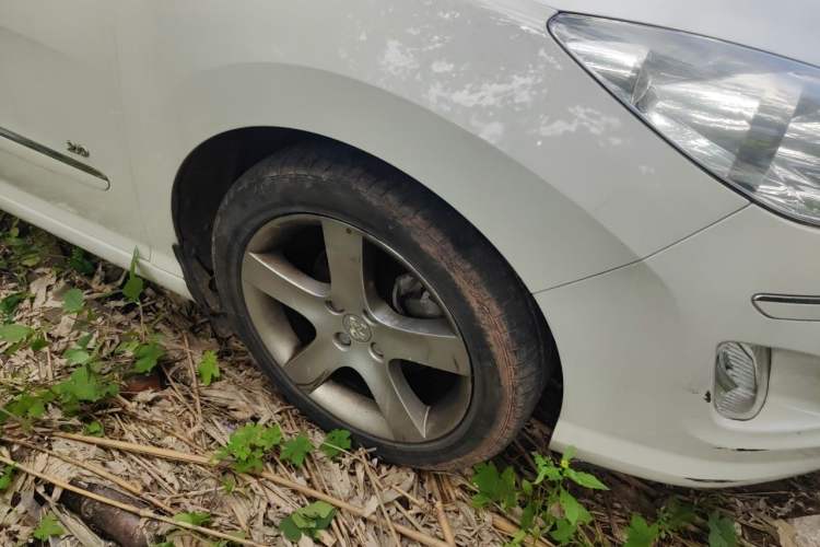 Used Peugeot 408 2013 2.0L Automatic Luxury Edition Right Front Wheel Hub